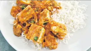  ?? DANIEL J. VAN ACKERE/ AMERICA’S TEST KITCHEN ?? People love chicken tikka masala, but it can be tough to make. This recipe keeps the meat juicy and the sauce light and flavourful.