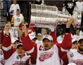  ?? Bild: Frank Gunn ?? Nicklas Lidström fick lyfta Stanley Cup-pokalen med Detroit fyra gånger.