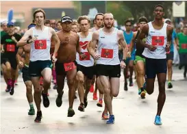  ?? Jason Fochtman ?? Runners of all shapes and sizes — some 2,500 in all — took part in the annual 10 for Texas race in The Woodlands.