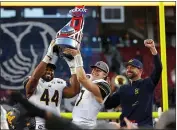  ?? NHAT V. MEYER — BAY AREA NEWS GROUP ?? Cal players Zeandae Johnson (44) and Chase Garbers celebrate after Monday’s win over Illinois in the Redbox
Bowl at Levi’s Stadium.