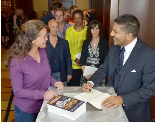  ?? Supplied photo ?? Muneer Al Busaidi, a writer and motivation­al speaker, during the book signing event. —