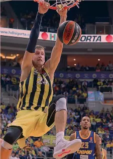  ??  ?? Jan Vesely, 28 anni per 213 centimetri, al Fenerbahce dal 2014 GETTY