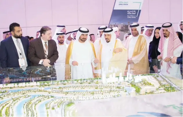  ??  ?? ↑ Sheikh Abdullah Bin Salem Al Qasimi being briefed about a project during ACRES 2019 at Sharjah Expo on Tuesday.