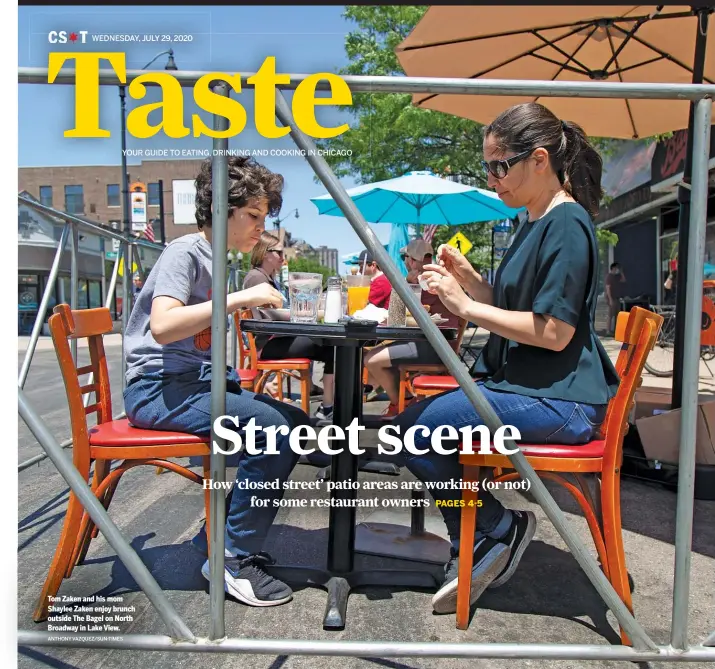  ?? ANTHONY VAZQUEZ/SUN-TIMES ?? Tom Zaken and his mom Shaylee Zaken enjoy brunch outside The Bagel on North Broadway in Lake View.