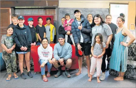  ?? PICTURE / KIRSTY SAXON ?? Actors Ngahuia Piripi and Teone Kahu were the latest guests as Shine on Kaitaia’s ‘Inspire’ series continued.