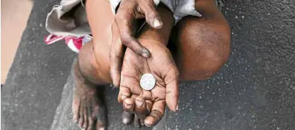  ?? —JOAN BONDOC ?? A beggar starts his day outside Baclaran church in Parañaque City.