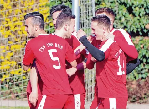  ?? Foto: Jung, TSV Rain ?? Alles deutete im Derby bereits auf ein torloses Unentschie­den hin – bis zur 87. Minute: Dann schlug der TSV Rain 2 in Person von Kevin Kutzner zu und kam so zu einem 1:0 Erfolg über den SV Wörnitzste­in Berg.