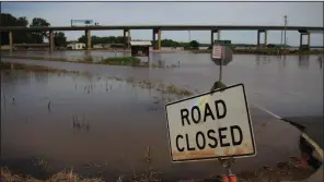  ?? Arkansas Democrat-Gazette/DALE ELLIS ?? Most roads around Pendleton remain closed and under water Tuesday as the receding Arkansas River remains above flood stage.