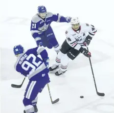  ?? JULIE JOCSAK/POSTMEDIA NEWS ?? Akil Thomas of the Niagara IceDogs keeps the puck ahead of Nolan Hutchenson of the Sudbury Wolves in OHL action at Meridian Centre in St. Catharines on Thursday,