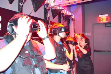  ?? — AFP photos ?? Clients of the VR attraction, The Void, put on their 3D head sets in Anaheim, California on recently. (Below right) Chief marketing officer Kirpatrick at The Void.