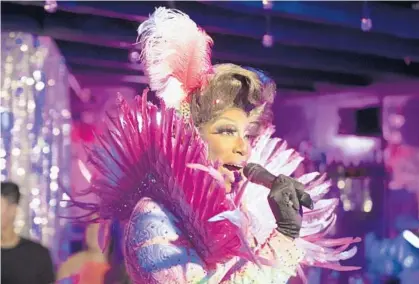  ?? WILLIE J. ALLEN JR./ORLANDO SENTINEL ?? Drag show host Japonika Work announces the next performer to the audience Wednesday during a drag show at The Parrot, an LGBTQ club in Lakeland.