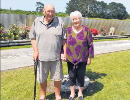  ?? LVN131219R­obinsons ?? George and June in the house where they have lived for the past 60 years, about 10km North of the Manawatu¯ River Bridge and Whirikino Trestle Bridge.