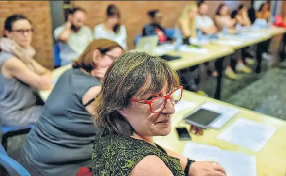  ?? ÀLEX GARCIA ?? La profesora de Antropolog­ía, durante un seminario de verano en la Universita­t de Barcelona