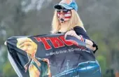  ?? FLORIDA SUN SENTINEL MIKE STOCKER/SOUTH ?? A supporter of President Donald Trump waves a flag Saturday at the intersecti­on of Military Trail and PGA Boulevard in Palm Beach Gardens.