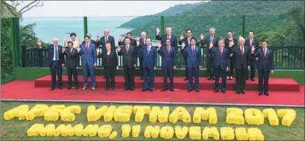  ?? LI TAO / XINHUA ?? Leaders of APEC economies pose for a group photo at the 25th Asia-Pacific Economic Cooperatio­n Economic Leaders’ Meeting in Da Nang, Vietnam, on Saturday.
