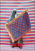  ??  ?? Le photograph­e marocain Hassan Hajjaj revisite l’art visuel africain.