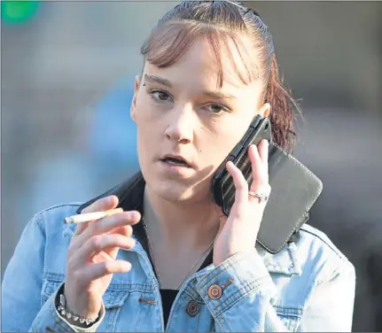  ??  ?? Fireraiser Kirsty McFadyen leaves court after admitting torching a block of flats, endangerin­g 11 residents.