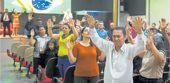  ?? AFP ?? Aquí no. Las iglesias pentecosta­les en Brasil tienen un rol fundamenta­l en las elecciones. En la Argentina, dieron un paso al costado.