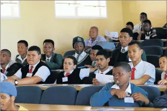  ?? Picture: MICHAEL PINYANA ?? EAGER YOUNG MINDS: Pupils from five schools took part in a Math, Science and Technology (MST) competitio­n in East London recently. A team from Alphendale Secondary School took top honours and was chosen to take part in the national competitio­n