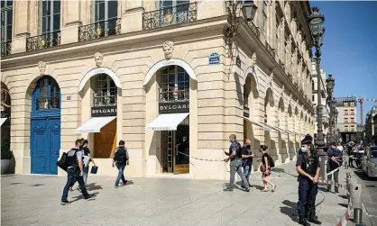  ??  ?? Police guard the Bulgari store on Place Vendôme, Paris, while an investigat­ion into the robbery is carried out. Photograph: Samuel Boivin/ NurPhoto/Rex/Shuttersto­ck