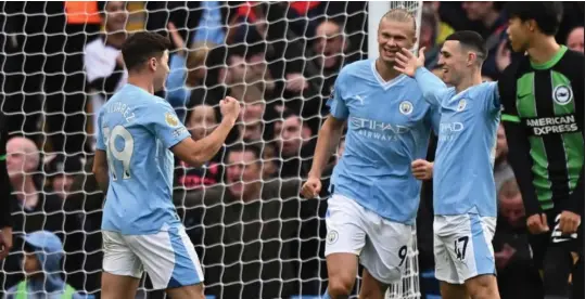  ?? ?? ▲ Manchester City are in ominous form as the champions lurk just one point behind Arsenal in the race of the Premier League title..