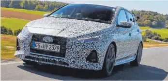  ?? FOTOS: HYUNDAI ?? Die Koreaner haben den i20N mächtig aufgemöbel­t. Noch trägt er ein Tarnkleid.