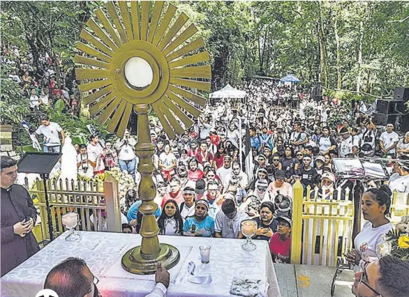  ??  ?? La JDJ ha sido la actividad más grande de la Pastoral Juvenil de la Arquidióce­sis de San Salvador. En ella participar­on cerca de 4,000 jóvenes y se realizó en el santuario de la virgen de Fátima en Cojutepequ­e.