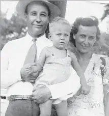  ?? From Richard Ford ?? PARKER AND EDNA FORD in 1945 with Richard. His memoir ref lects on how his birth disrupted his parents’ intimacy.