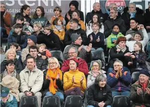  ?? | PHOTO : OUEST-FRANCE ?? Le public est ravi du spectacle offert par les jeunes athlètes de 11-12 ans.
Des sportifs de haut niveau sur lesquels l'organisati­on porte un regard bienveilla­nt.