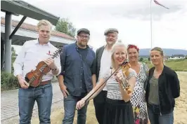  ?? FOTO: ANDREAS SOLTVEDT ?? HAR PROGRAMMET KLART: Torgeir Straand (f.v.), Kristoffer Mosfjeld, Jakob Zethner, Gunn Kristin Aasen Leikvoll, Marit Svalastog og Mari Heian.