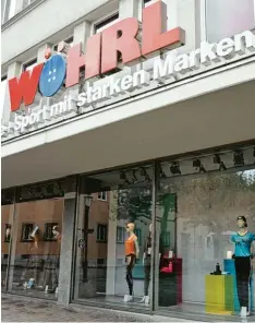  ?? Foto: Felicitas Macketanz ?? Das Modehaus Wöhrl, das auch in Augsburg ein großes Geschäft hat, befindet sich in einem Insolvenzv­erfahren und sucht einen Investor.