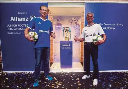  ??  ?? Allianz Malaysia Berhad CEO Zakri Khir (left) and Allianz Life Insurance Malaysia Berhad CEO Joseph Gross in yesterday’s AJFC launch at PAM centre. PIC BY NUR ADIBAH AHMAD IZAM