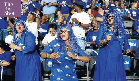  ?? Picture: Alon Skuy ?? A true blue trio entertain the more than 2 000 delegates who descended on Tshwane this weekend for the DA’s federal congress.