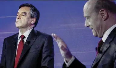  ??  ?? François Fillon et Alain Juppé, lors du débat télévisé de la primaire de la droite, le 24 novembre.