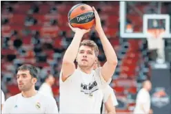  ??  ?? ESTRELLA. En Estados Unidos se sigue cada paso que da Doncic.