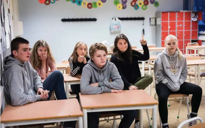  ?? KRISTIAN JACOBSEN ?? 10.klassinger på Kannik skole mener mobbing på sosiale medier er et problem. Fra venstre: Sebastian Sørlie Henriksen, Mille Aune, Maren Eskeland, Emil Fjeldheim, Julie Louisa Akerød-Stueland og Katinka Høiland Asbjørnsen.