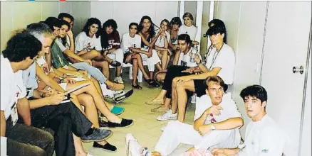  ?? ENRIC YCART ?? Reunión de voluntario­s del grupo de ceremonias en un camerino del Estadi Olímpic de Montjuïc