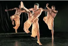  ?? Picture: MARK WESSELS ?? VIBRANT SHOWCASE: Dance production ’Savour’ at the 2022 National Arts Festival Fringe
