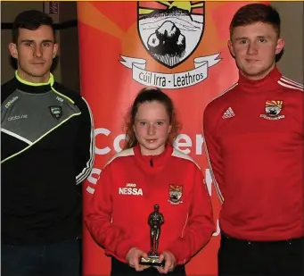  ??  ?? Under 12 girls Player of The Year Nessa O’Sullivan pictured with Niall Murphy and Kevin Banks. Below: Minor Player of the Year Sean Murphy with Niall Murphy and Kevin Banks.