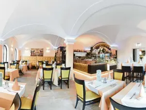  ?? Foto: Fototeam Dölzer ?? Damit in Räumen, wie hier in diesem Restaurant, ein besonderes Flair herrscht, setzt Torsten Klitzner mit viel Kreativitä­t Akzente.