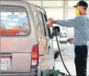  ?? HT PHOTO ?? ■
The Centre has raised excise duty on fuel by ~3 per litre.