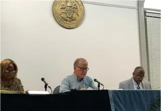  ?? Phillips, SDN) (Photo by Ryan ?? From left to right: West Point City Clerk Delores Doss, Mayor Robbie Robinson and City Attorney Orlando Richmond at Tuesday’s meeting of the West Point Board of Selectmen