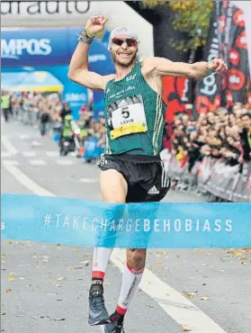  ?? FOTO: EFE ?? Jaume Leiva celebra con efusividad su segunda victoria en el Boulevard donostiarr­a