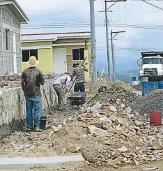  ?? FOTO: EL HERALDO ?? Se estima que alrededor de 500,000 personas están bajo la categoría de salario mínimo en Honduras.