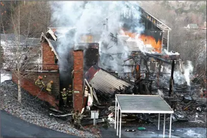  ?? The Sentinel-Record/Richard Rasmussen ?? REMAINS: Smoke curls from the remains of a condominiu­m building in the Diamondhea­d community that burned Friday morning. The building was likely a total loss.