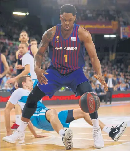  ?? FOTO: PEP MORATA ?? Kevin Seraphin, una fuerza de la naturaleza. El pívot francés superó a todos sus defensores y dominó a su antojo la zona