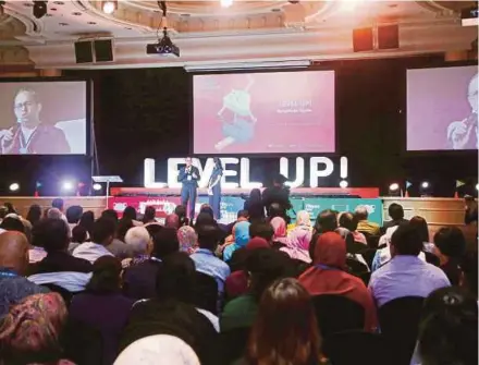  ?? PIC BY HALIM SALLEH ?? Participan­ts discussing during The Leaps of Knowledge Conference in Kuala Lumpur on April 7. The conference aims to inspire, equip and empower Malaysians to collaborat­ively and collective­ly raise the education bar.