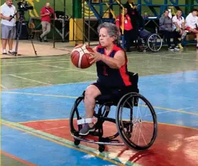  ?? ICODER ?? Doña Juanita deja todo en la cancha en cada partido.