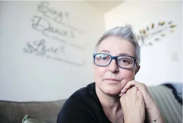  ?? PETER POWER / THE CANADIAN PRESS ?? Mary Krpan is going through chemothera­py for ovarian cancer that has spread to her lungs. She is part of a yet-to-be-certified national class-action suit that alleges regular talcum power use can cause cancer.