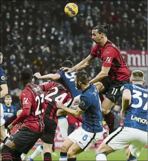  ?? FOTO: EFE ?? Ibrahimovi­c despertó al final
Pudo marcar tras zafarse el MIlan el dominio del Inter